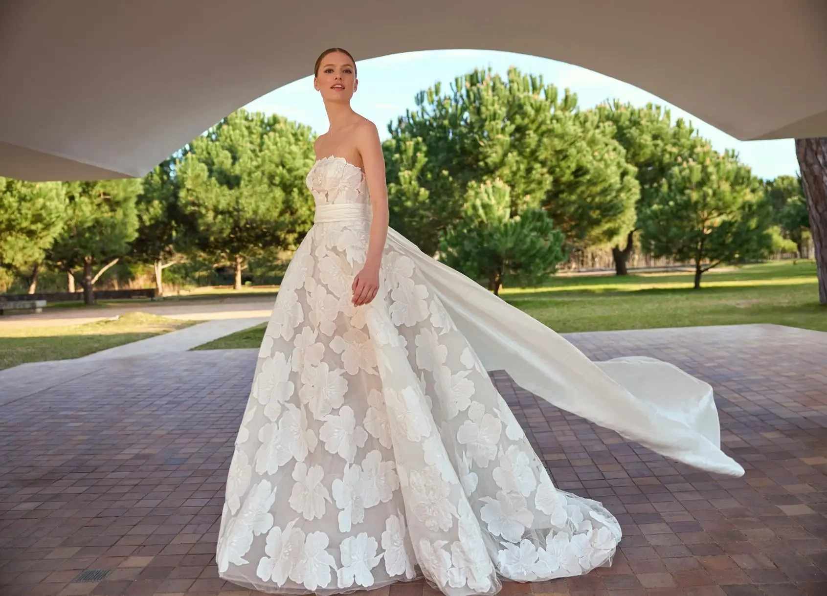 The Pronovias 2026 Trunk Show. Desktop Image